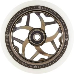 Striker Wheel Essence White Metallic Black x2